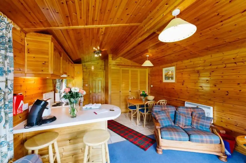 Lapwing Lodge with loch and mountain view
