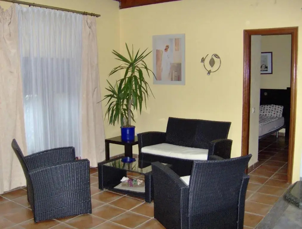 Holiday Home to the Street With big Kitchen