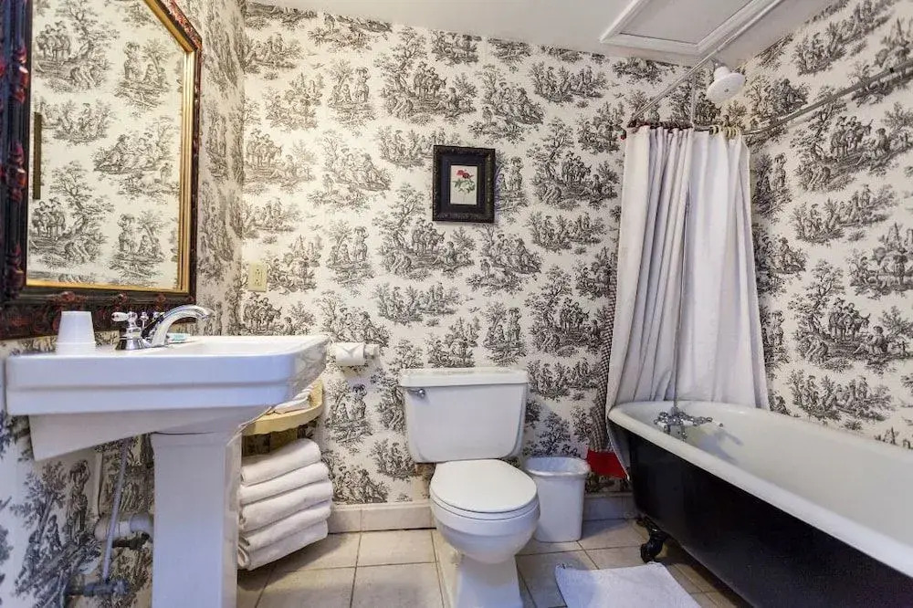 Carriage Lane Inn