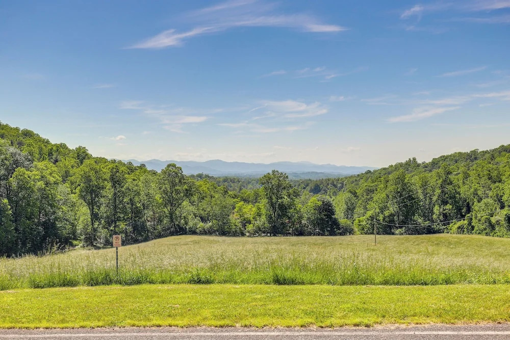 Mtn Views & Epic Sunsets: Private Weaverville Home