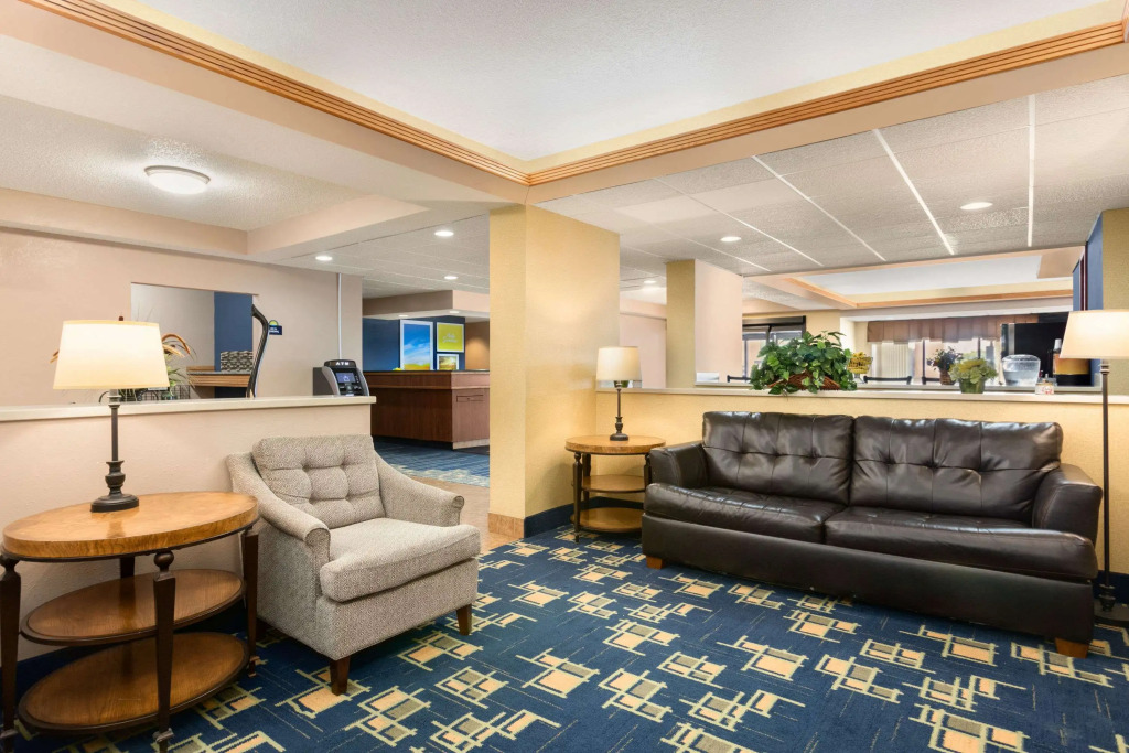 Days Inn by Wyndham Fargo - West Acres