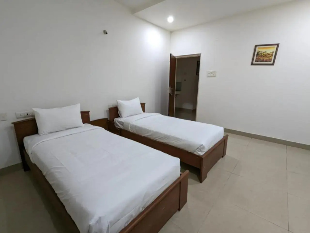OYO 12459 SilverKey Gachibowli