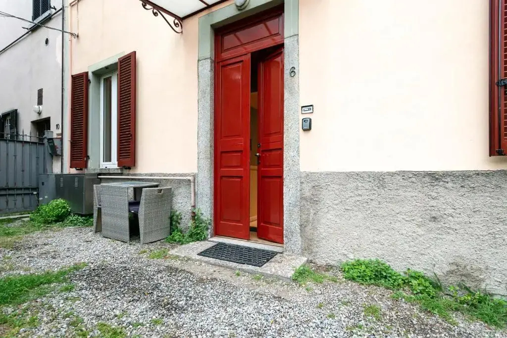 Town 6 - small studio in Cernobbio