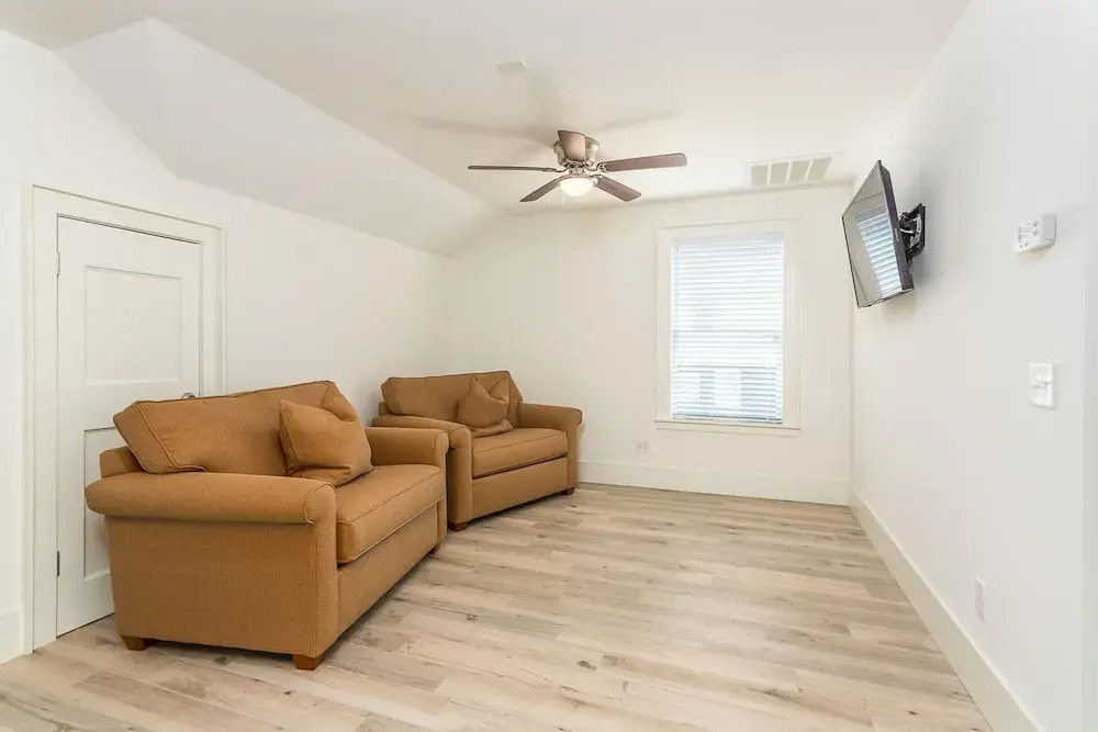 4323 13th Street by Hodnett Cooper