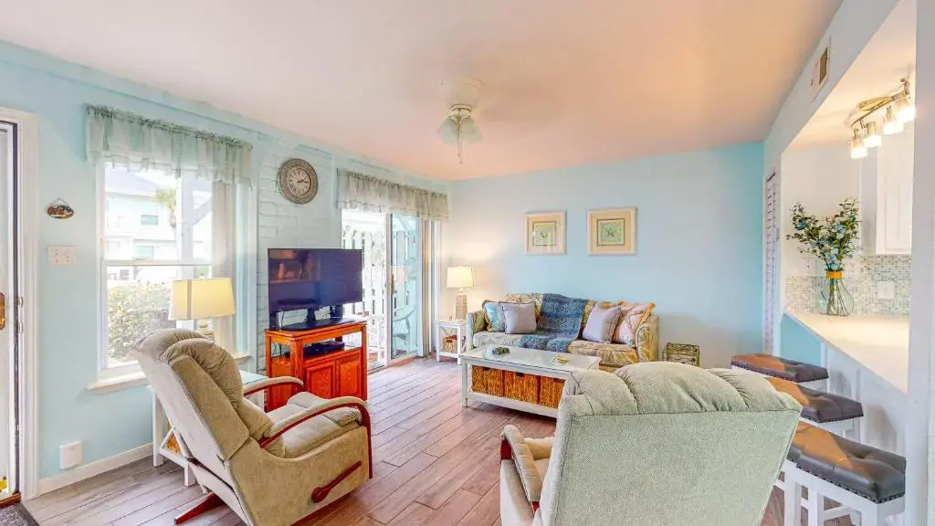 EC134 Newly Remodeled Ground Floor Condo, Boardwalk to Beach, Shared Pool and Grill