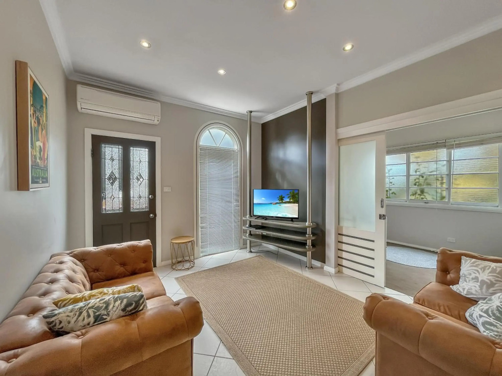 Bright 3-bedroom apartment - Central Armidale