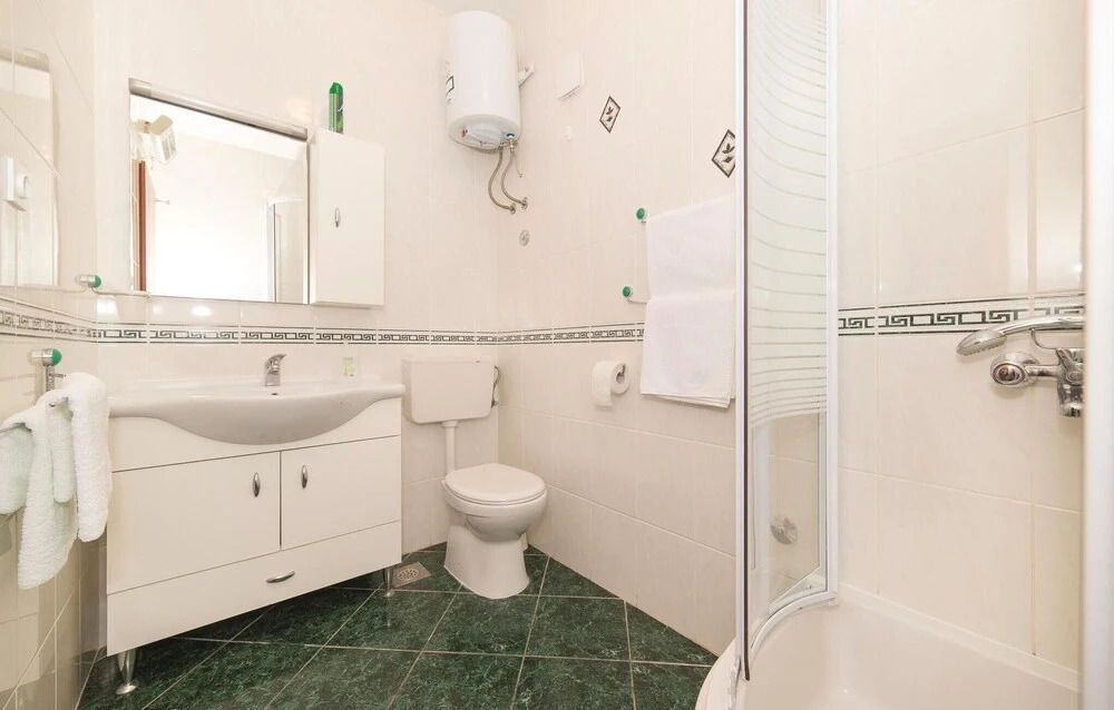 Beautiful Home in Vinisce With Wifi and 2 Bedrooms