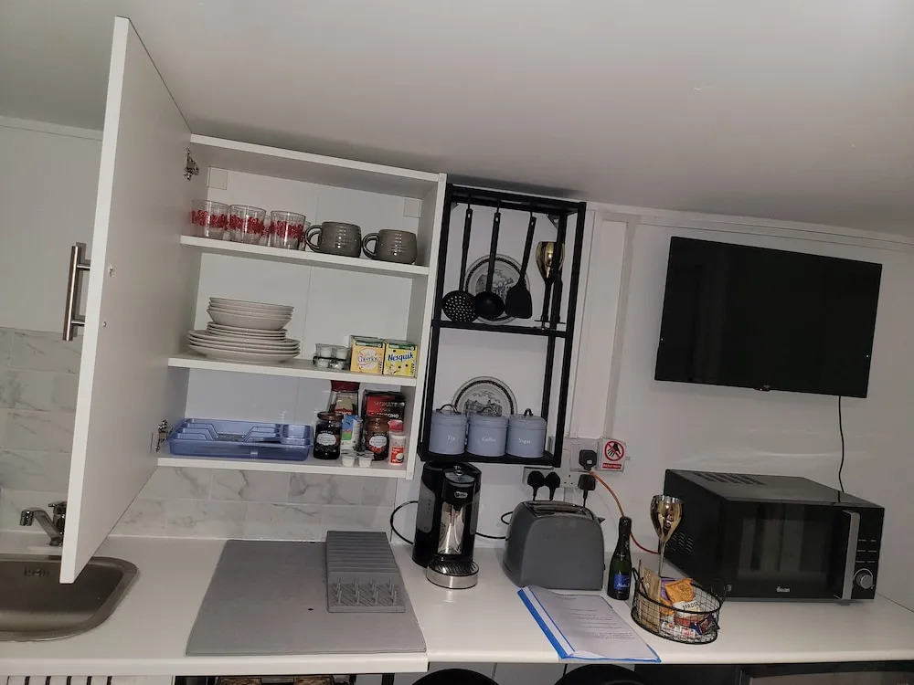 Hidden Treasure- 2 Beds Sleeps 3 Gillingham