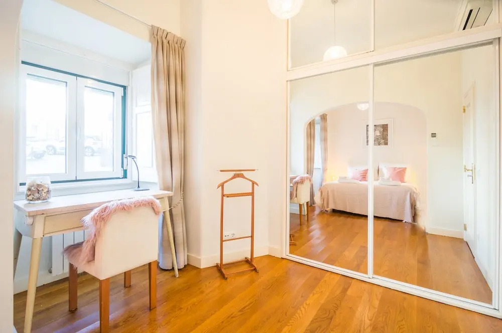 Panoramic Tagus River Terrace Apartment in Alfama