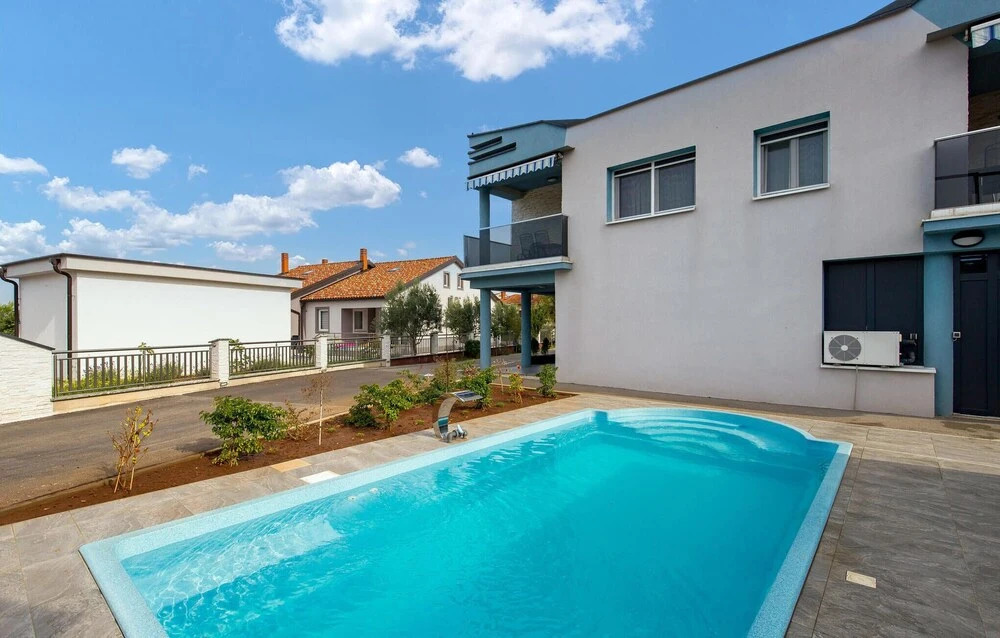 Nice Home in Vrh With Wifi and 2 Bedrooms