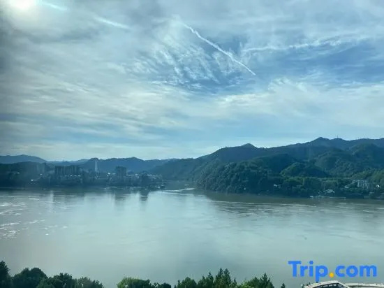 Yunshang Chunjiang City Homestay (Tonglu Fuchunjiang Branch)