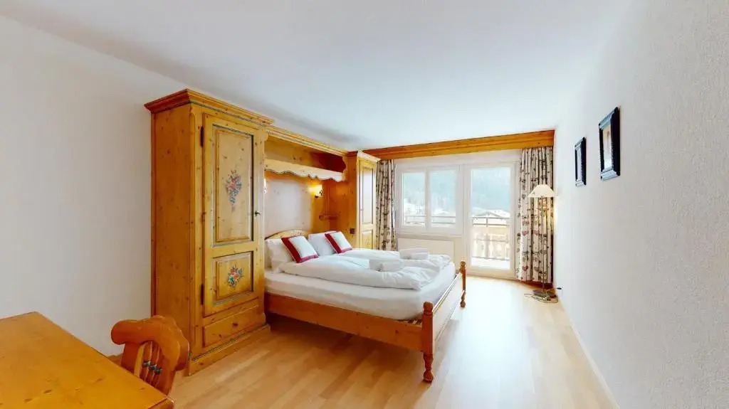 Gonenstein Residence in Leukerbad, entire apartment/studio with balcony