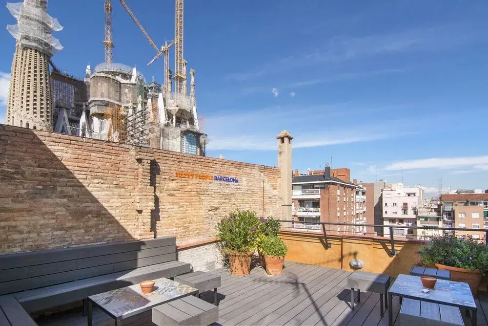 Happy People Sagrada Familia Apartments