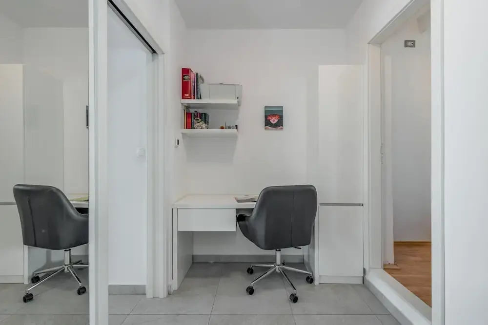 Modern 90 m2 apt With Balcony w the sea View