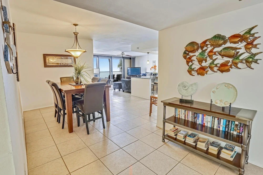 Trillium 1C Beach Front Condo With Private Balcony/updated/pool