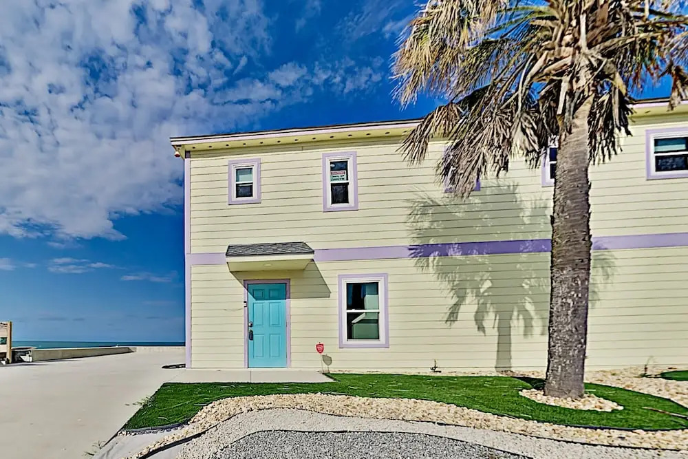 Hercules By The Sea W/ Expansive Deck & Patio 4 Bedroom Home