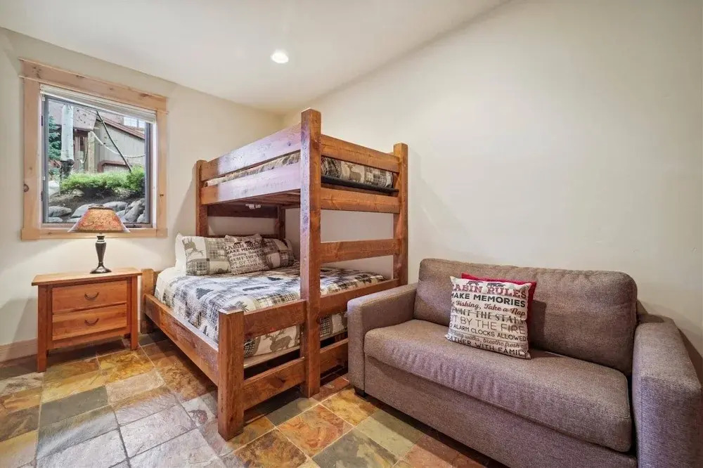 Spacious, Pet-friendly 4 Bedroom Vacation Rental in Breckenridge