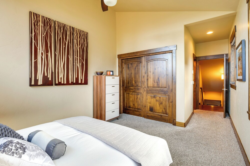 Frisco Condo w/ Rooftop Deck: Walk to Main St!
