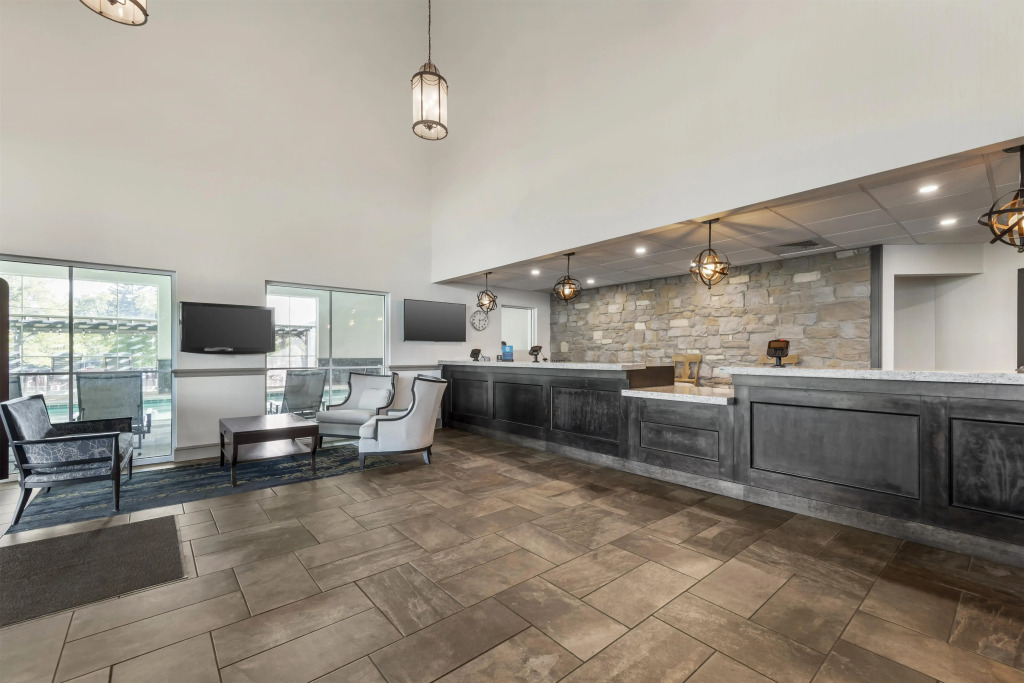 Best Western PLUS Revere Inn & Suites