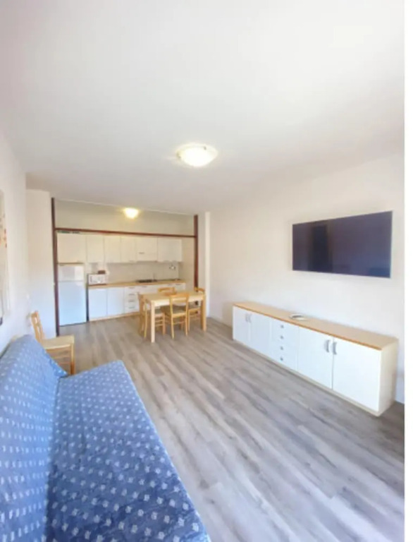 Inviting Apartment Near the Beach