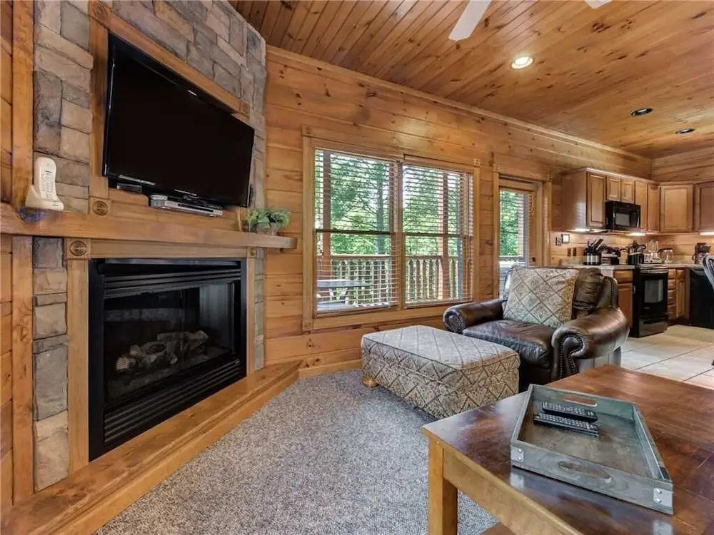 Gatlinburg Majesty 4 Bedroom Home with Hot Tub