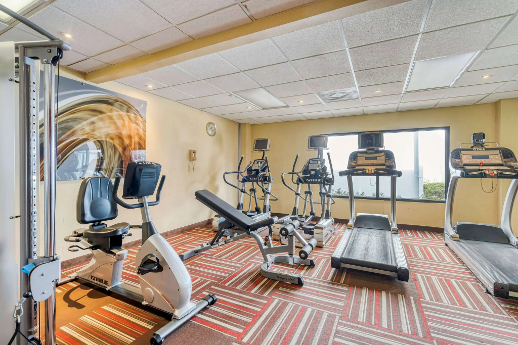 Super 8 by Wyndham Dallas Love Field Airport