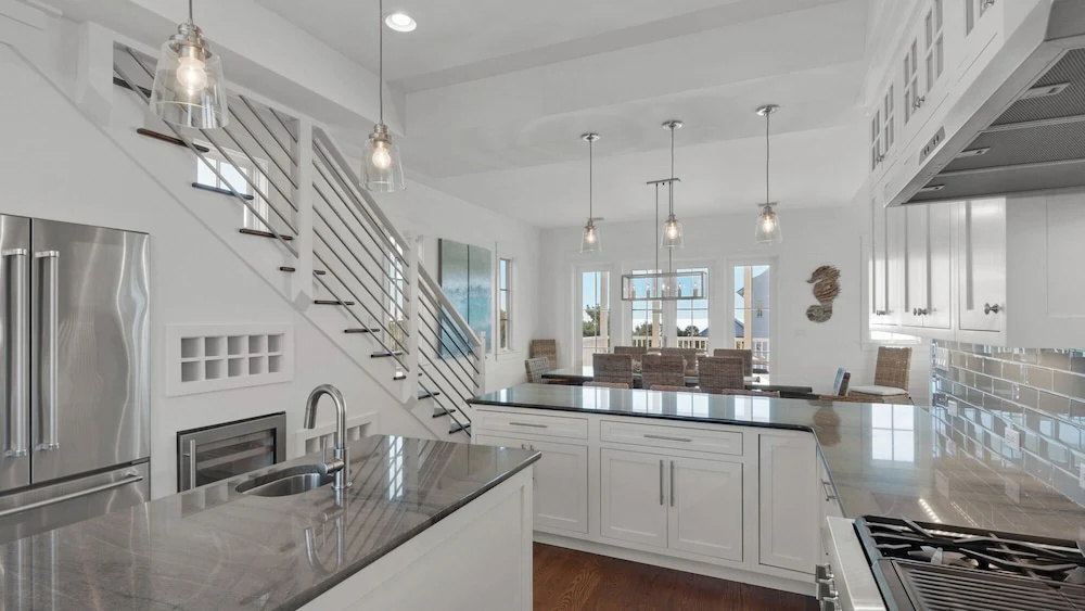 Stunning Luxury Beach Home: Gulf Views, Large Private Pool, Free Beach Setup!
