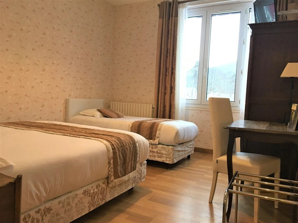 Hôtel Restaurant Le Grillon