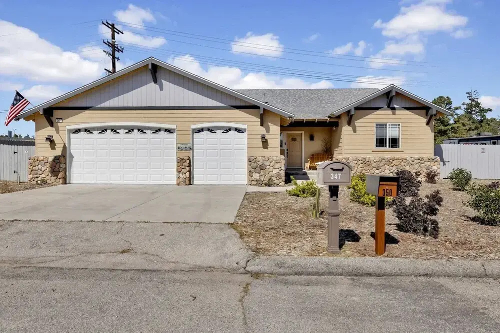 2167-maple Bear Retreat 3 Bedroom Home by RedAwning
