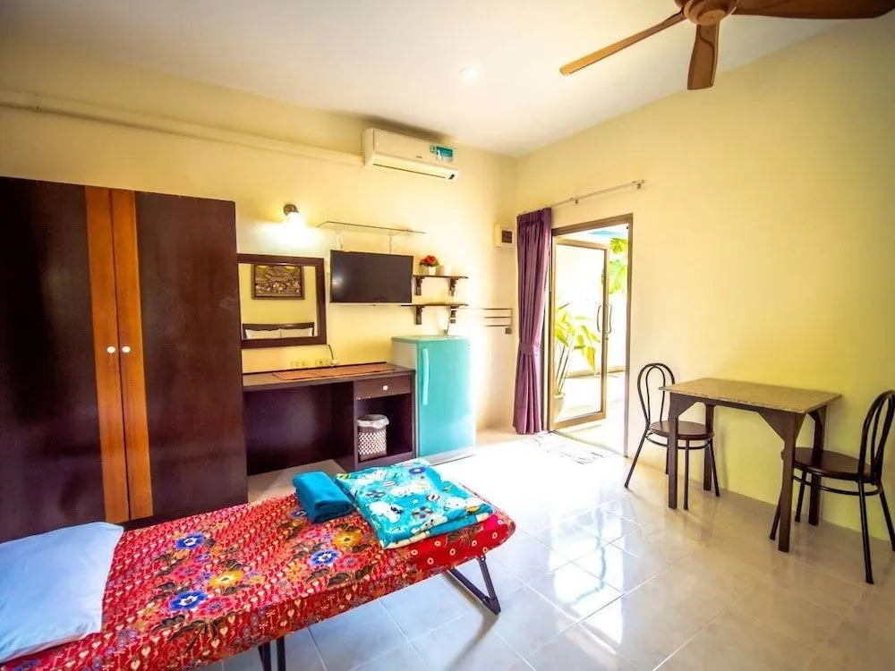 Baan Muchshima Hostel Phuket