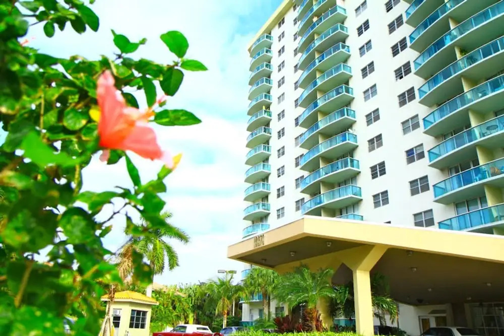 19370 Collins Ave # 1621