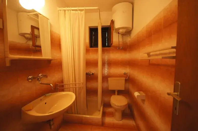 Holiday house PAULO2 - great location near the sea Cove Rogacic , Island Vis