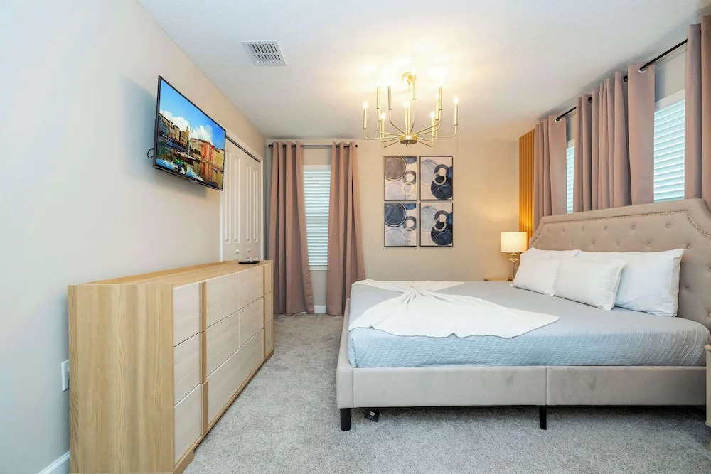 Stunning 4Bd W/ Pool @ Storey Lake 4239
