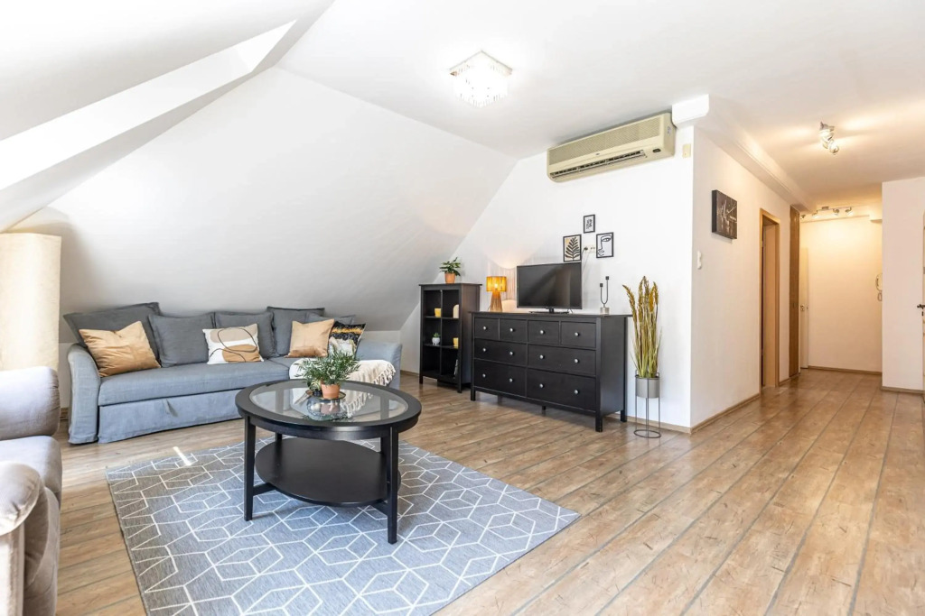 Gozsdu White Raven Residence 305