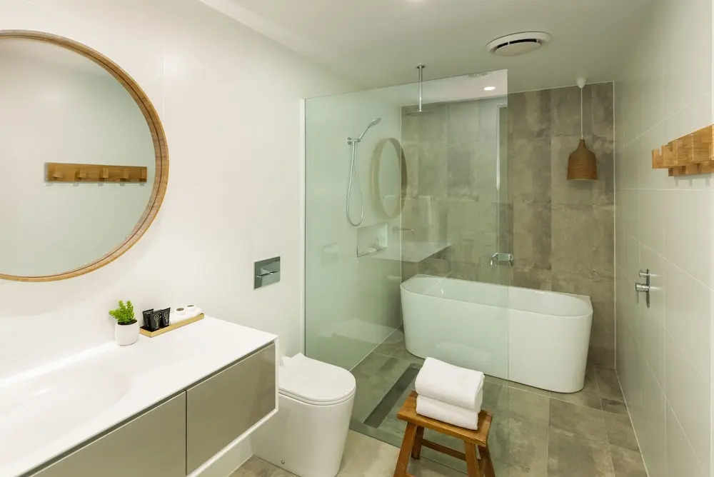 Astina Suites, Forster