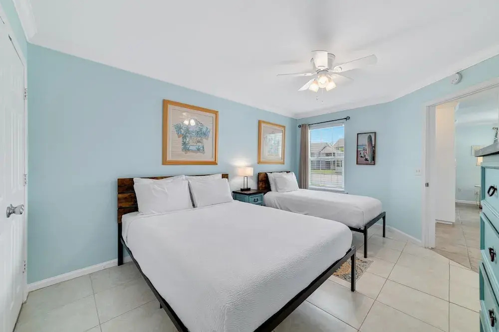 Updated, Ground Floor Unit w/ Pool & Gym, Sleeps 6