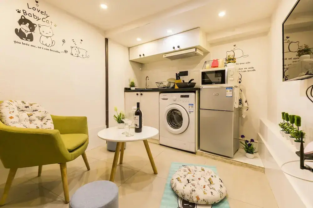 Hard Candy Apartment No.3