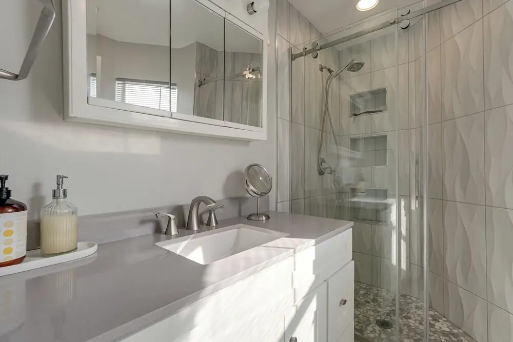 2 Mi to Old Town Scottsdale: Sleek Apartment