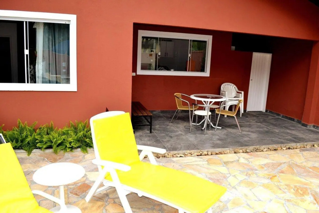 Nova, piscina exclusiva, 350 m. de Camburizinho