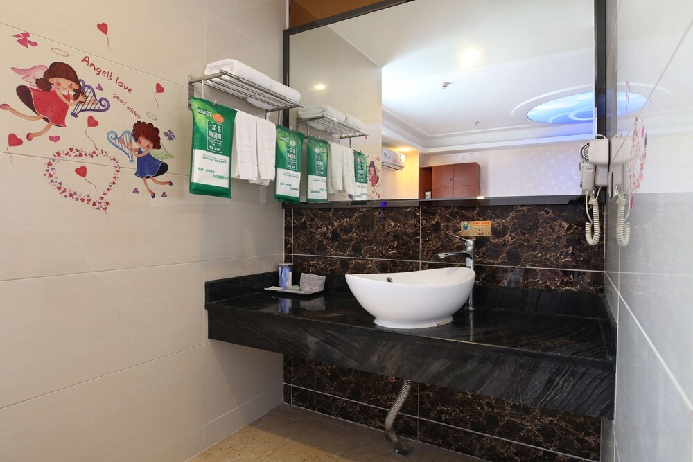 Echarm Hotel Guangzhou Baiyun Station Hebian Metro Station