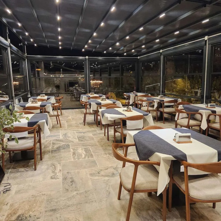 Noahs Ark Cave Hotel