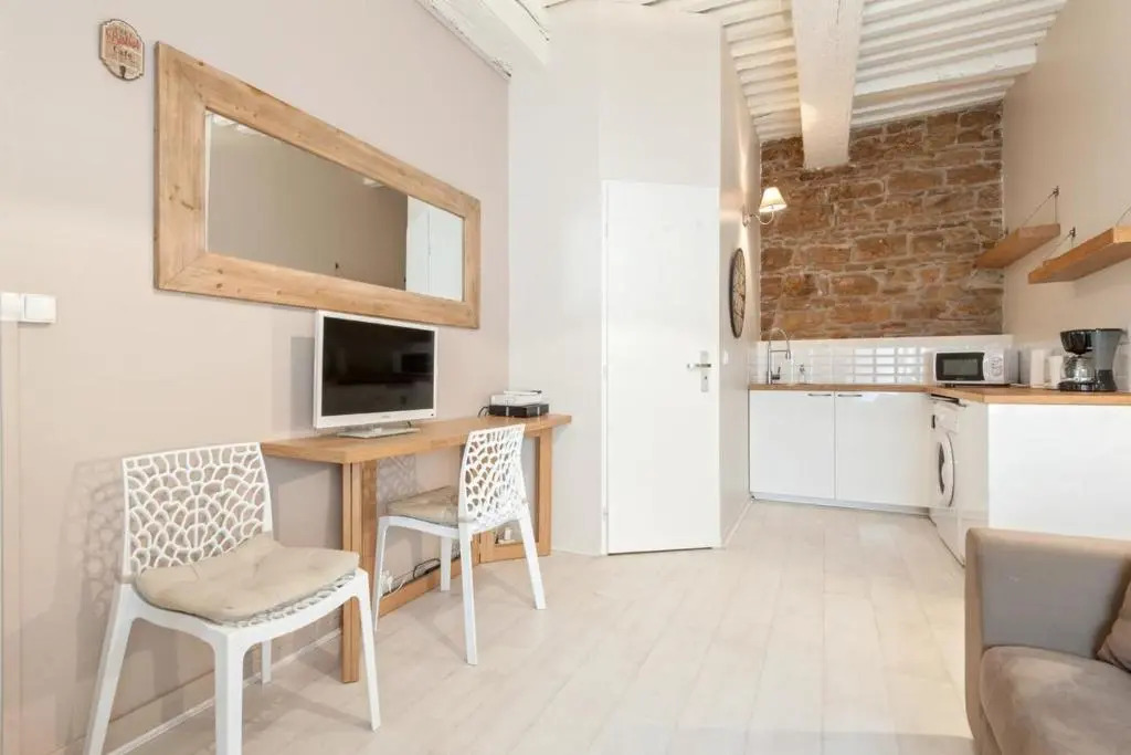 Charming Studio for 2 near the Metro by GuestReady