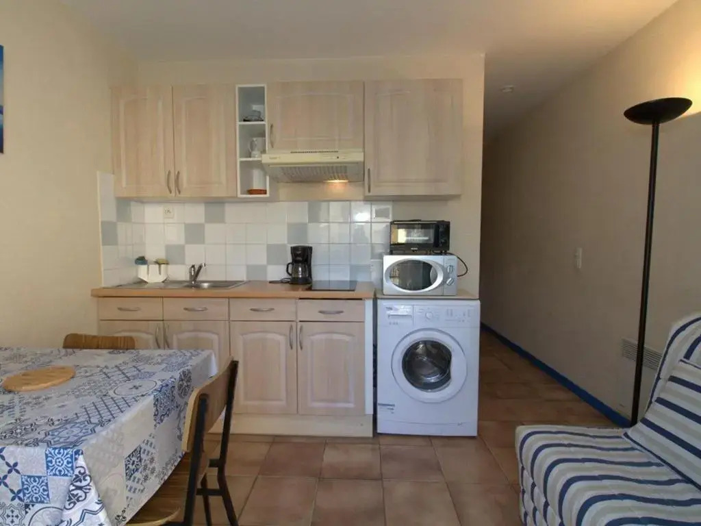 Appartement Balaruc-les-Bains, 1 pièce, 2 personnes - FR-1-553-77
