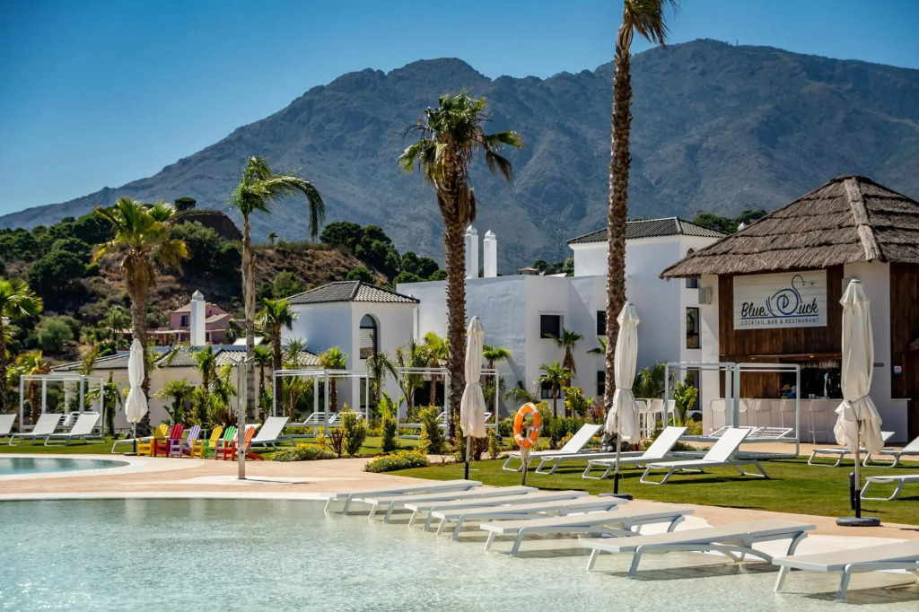 LAE7.BI- Apotel Estepona hills by roomservices