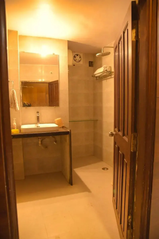 Royal Palms Luxury Service Apartment