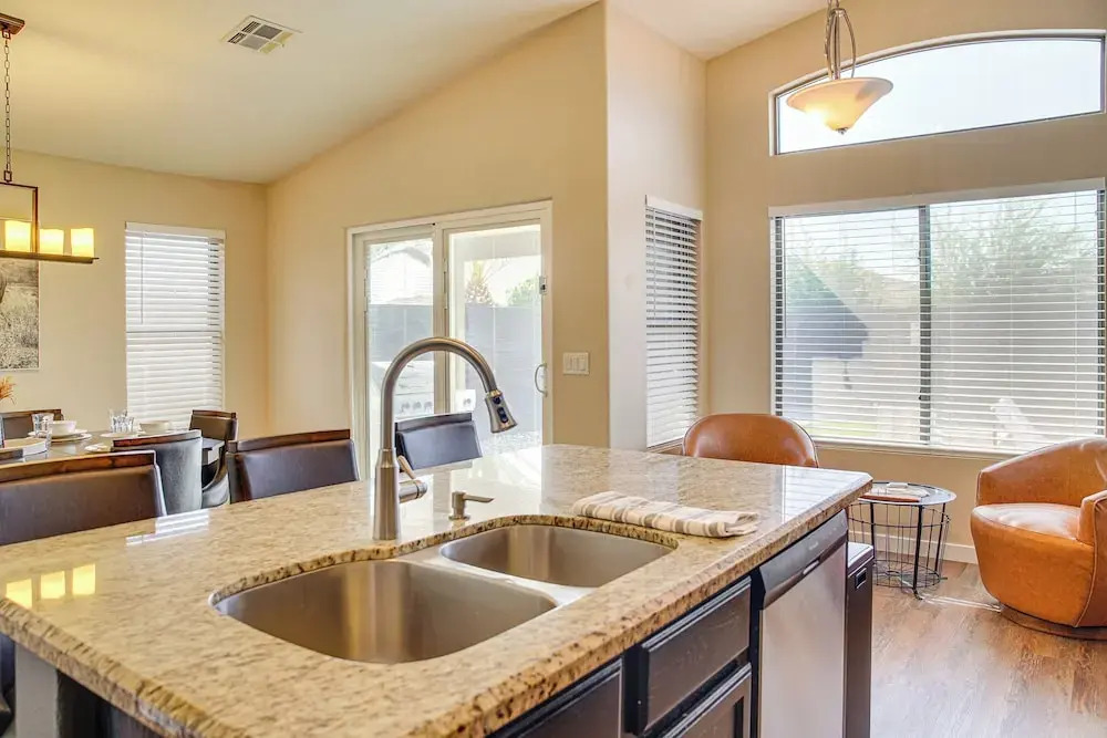 2 Mi to Surprise Stadium! Snowbird Haven w/ Pool