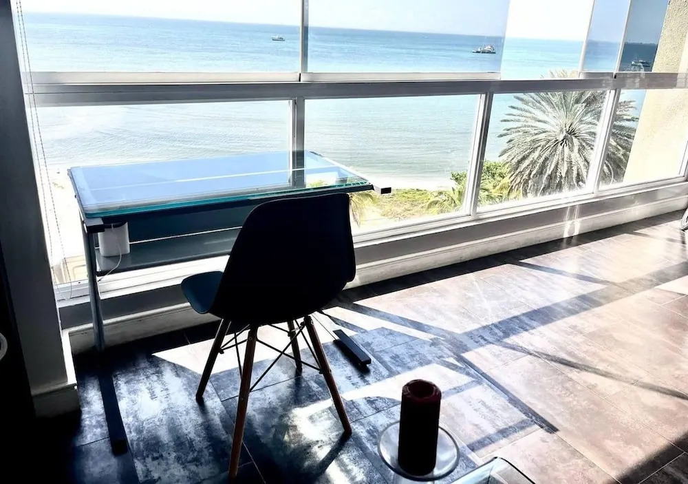 Seafrontapartment-sleeps4-pool-parking-garden