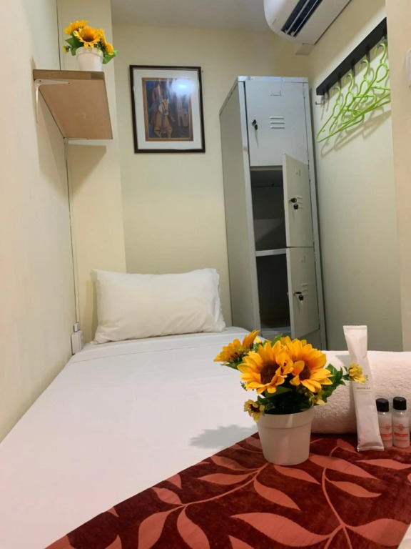 Single or Twin No Window Room With Sharing Bathroom and Toilet in Sandpiper Hotel
