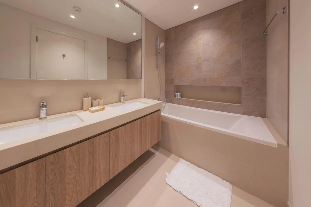 Lavish 2BR in Downtown Views Close to Dubai Mall Burj Khalifa