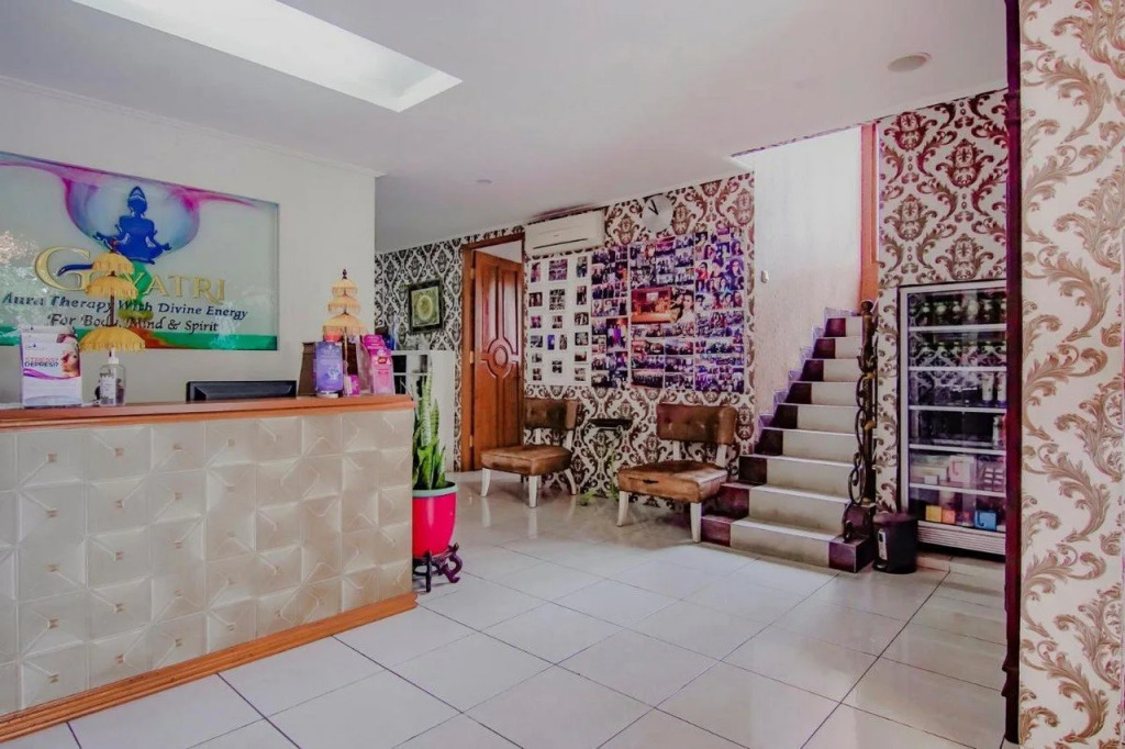 OYO 90094 Gayatri Residence